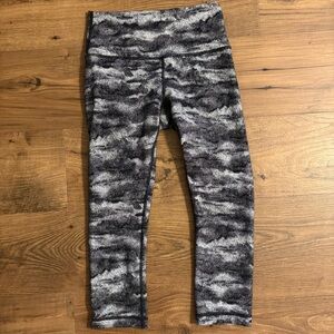 Lululemon Athletica Black and Gray Patterned Leggings